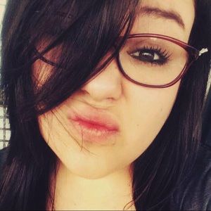 Meet your Posher, Brittney